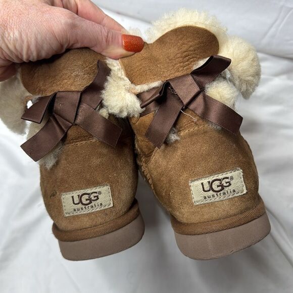 UGG Mini Bailey Bow ll Boots In Chestnut. Size 6. - Picture 6 of 11